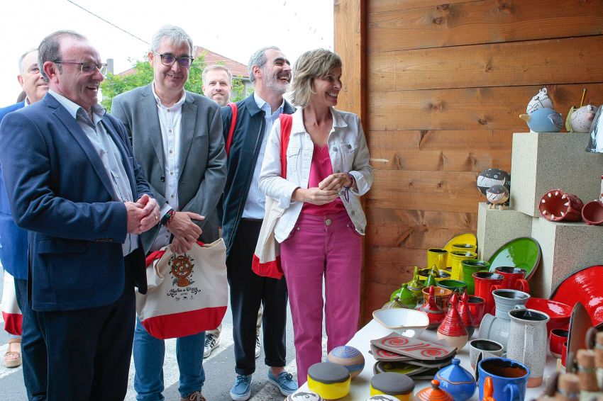 A Deputación destaca a importancia da artesanía tradicional como dinamizador económico na Mostra de Olería de Buño 2022