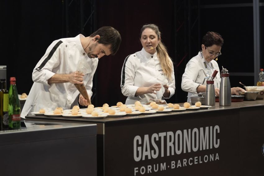 O público internacional do Gastronómic Fórum Barcelona descobre os saberes e sabores da provincia no stand da Deputación