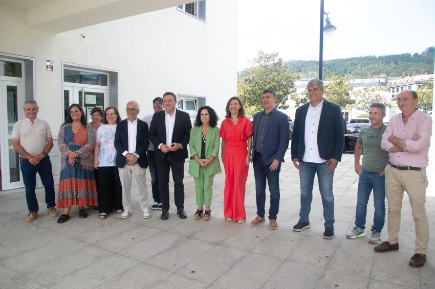 A Deputación da Coruña, a Xunta de Galicia e os concellos de Cee e Corcubión selan o acordo para construír a nova EDAR, cun investimento de 14 millóns de euros