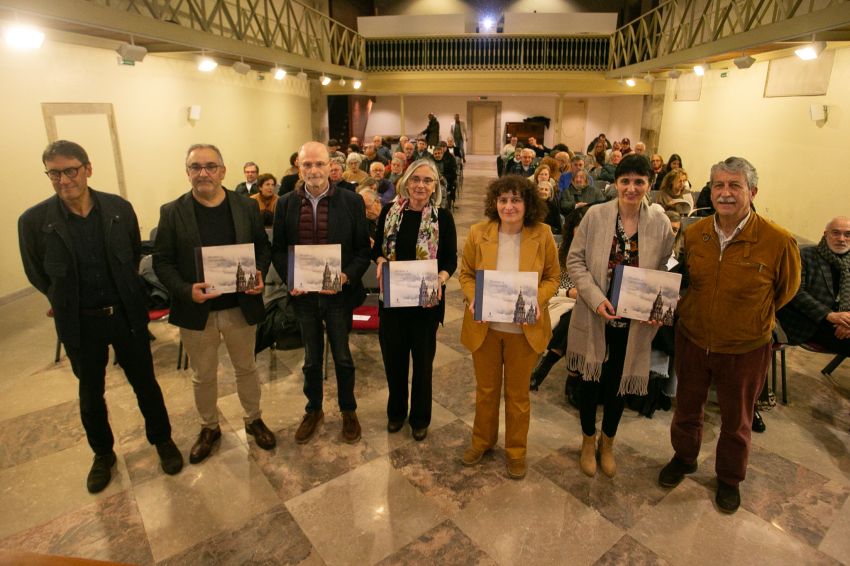 A Deputación da Coruña edita “Miradas a Compostela”, unha viaxe aos enclaves máis emblemáticos do casco histórico de Santiago