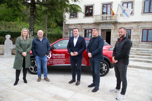 A Deputación financia a compra de vehículos para os servizos de Axuda no Fogar de Camariñas, Cariño, Fisterra, Muros e Sobrado