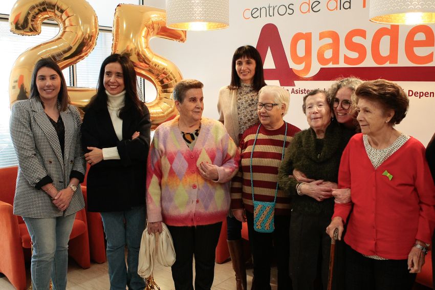 A deputada de Política Social participou na Coruña no acto de celebración do 25 aniversario do primeiro centro de día de Galicia