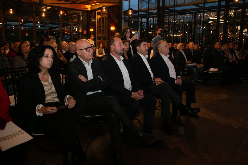 Regueira destaca a colaboración entre administracións públicas e o sector privado como factor fundamental do éxito do turismo en 2025 na gala da CMAT